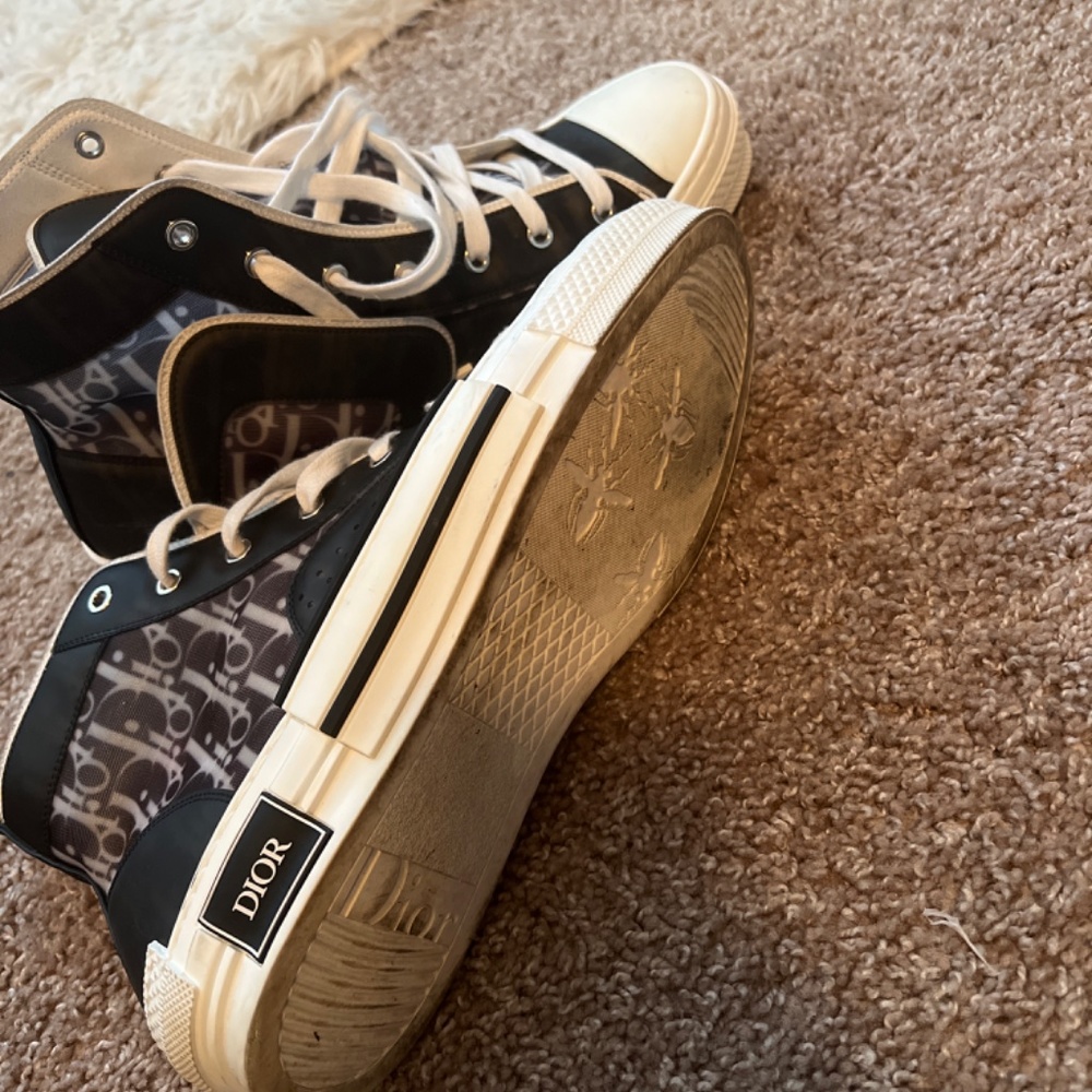 Sneakers - Picture 4 of 6